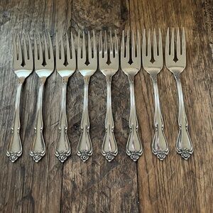 Like new! Rogers Oneida Arbor Rose Stainless Steel Flatware Salad Forks (8)